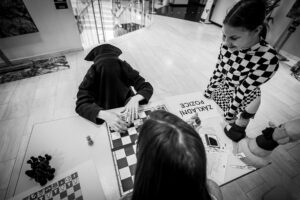 Dětský den pro děti, které hrají šachy